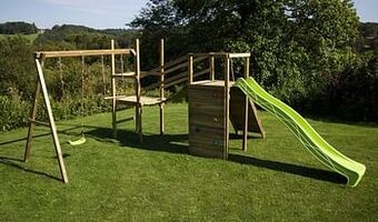 BnB Wood schommel Madagascar Adventure Commando met limegroene glijbaan