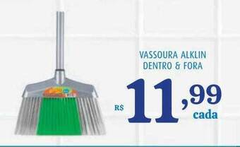 Bahamas Supermercados Vassoura Alklin Dentro & Fora oferta