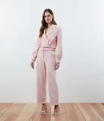 Calça reta em algodão texturizada com bolsos laterais