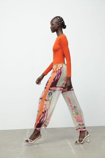 ZARA Calça fluida estampada oferta