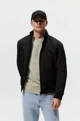 ZARA Jaqueta técnica acolchoada oferta