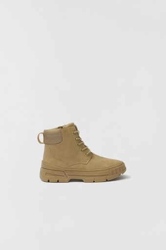 ZARA Bota com cadarços oferta