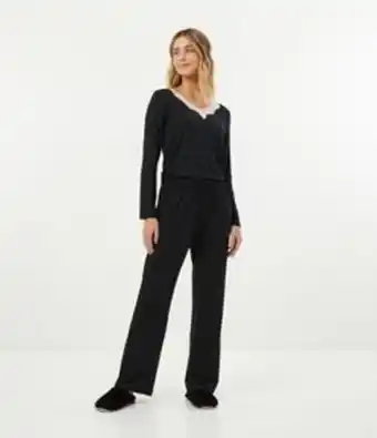 Renner Pijama longo em viscolycra com detalhe em renda oferta