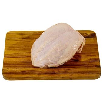 Carrefour Peito de frango com osso resfriado carrefour aproximadamente 600 g oferta