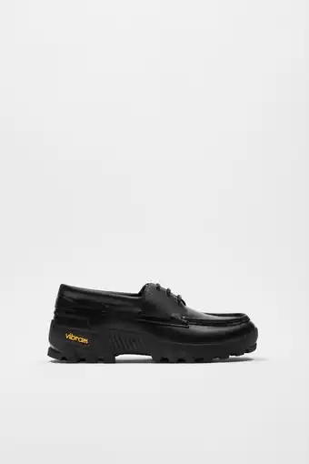 ZARA Sapato naútico de couro vibram® oferta