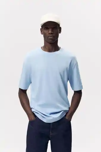 T-shirt with thermo-sealed finish