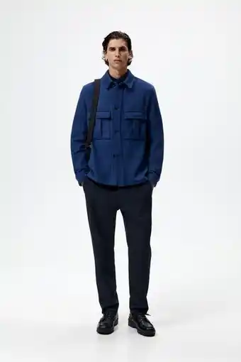 ZARA Camisa larga com bolsos oferta