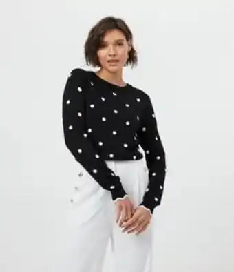 Blusa em tricô poá com ondinhas na barra