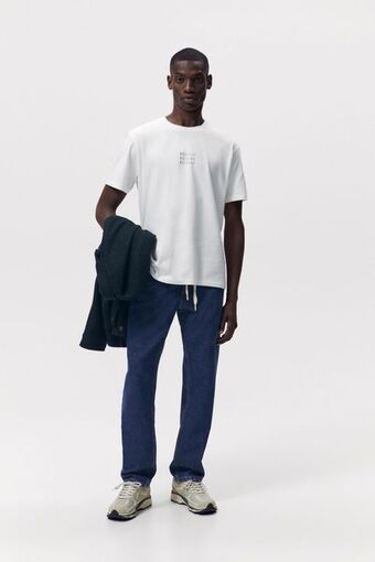 Camiseta com texto combinado