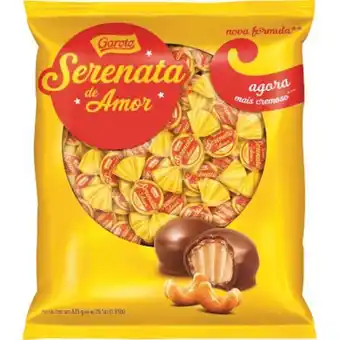 Bombom chocolate com recheio cremoso de castanha de caju pacote 825g - serenata de amor