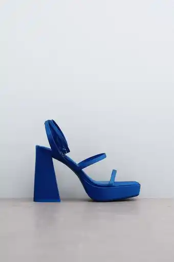 ZARA Sandália de salto plataforma com tiras oferta