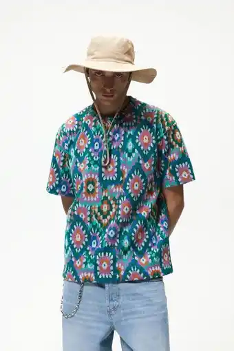 Camiseta com jacquard geométrico