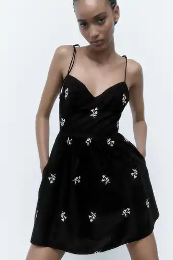 ZARA Vestido de popelina com flores bordadas oferta
