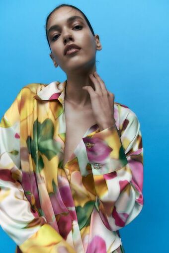 ZARA Blusa cruzada estampada oferta