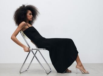 ZARA Sandália de vinil com salto de acrílico oferta