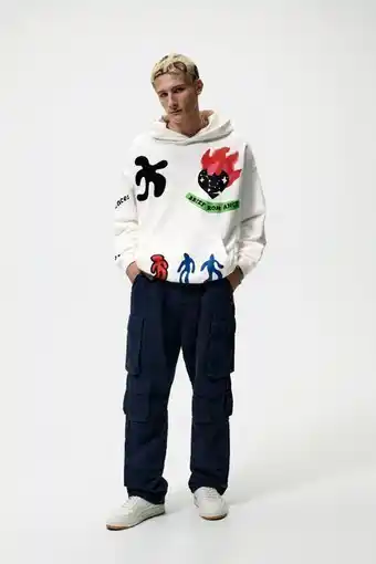 ZARA Moletom com capuz estampado oferta