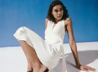 Vestido cruzado com laço