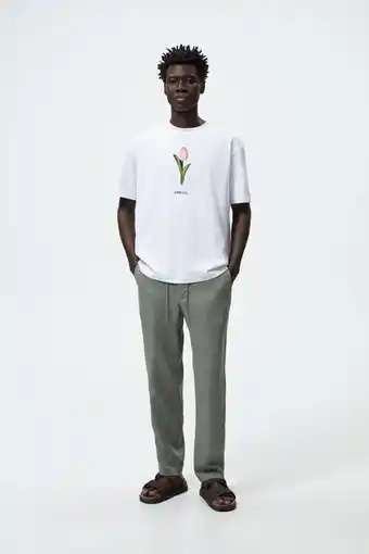 ZARA Camiseta com estampado de tulipa oferta