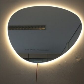 Espelho orgânico decorativo iluminado com led quente 80x90cm