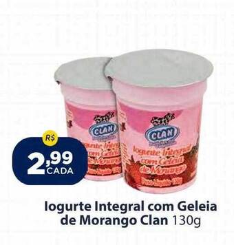 Iogurte integral com geleia de morango clan