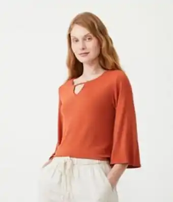Blusa em viscose com recorte vazado e manga 3/4