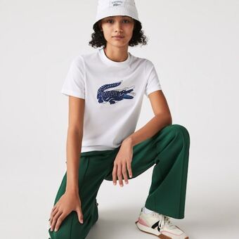 Camiseta feminina em mistura de algodão com estampa de crocodilo e decote careca