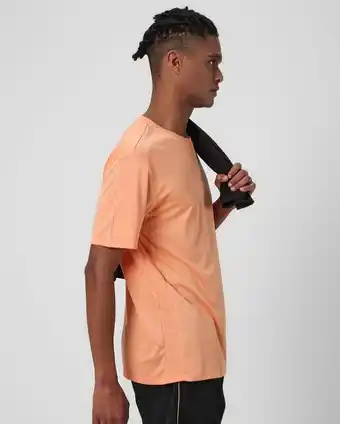 Camiseta esportiva masculina recorte lateral laranja | bodywork by riachuelo