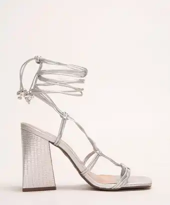 C&A Sandália salto alto texturizada holográfica via uno prateada oferta