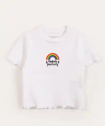 Blusa juvenil manga curta arco-íris off white