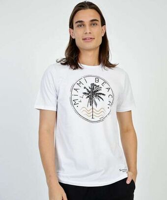 Marisa Camiseta masculina estampa frontal manga curta oferta