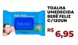 Toalha umedecida bebê feliz