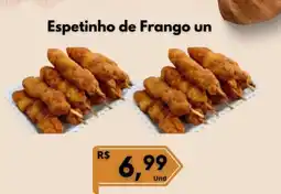 Supermercados Pague Menos Espetinho de Frango un oferta