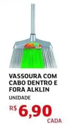 Assaí Atacadista Vassoura com cabo dentro e fora alklin unidade oferta