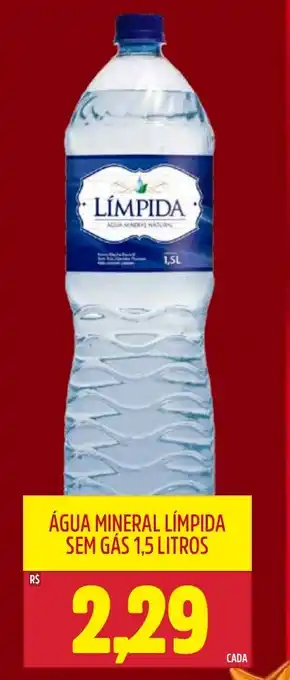 Água mineral límpida sem gás