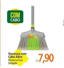 Atacadão Alkin - vassoura com cabo oferta