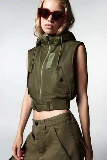 ZARA Colete de nylon cropped oferta