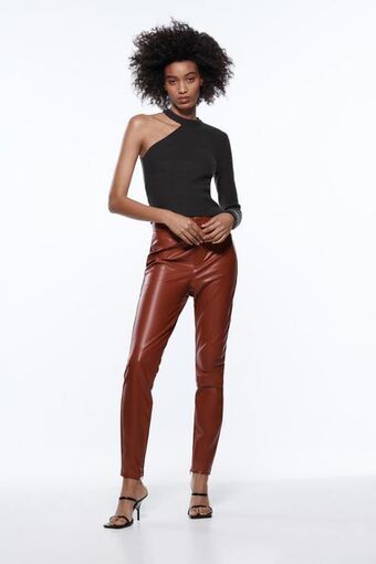 ZARA Leggings de poliuretano oferta