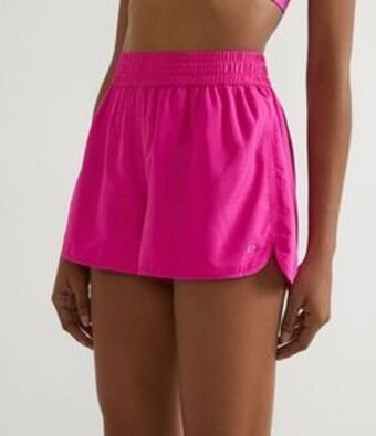 Renner Short runner esportivo com cós elástico e textura de furinhos oferta