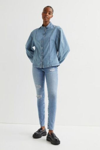 H&M Shaping high jeans offer