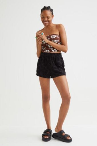 H&M Jersey pull-on shorts offer