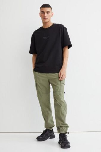 H&M Regular fit cargo pants offer