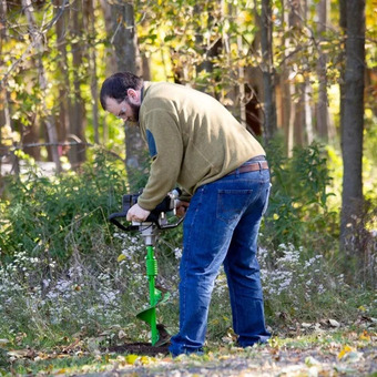 Princess Auto Tazz 8 in. 43cc 2-cycle gas earth auger offer