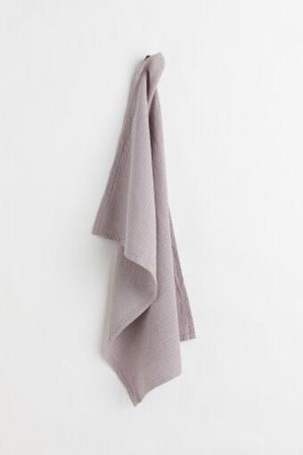 H&M Large linen-blend tea towel offer
