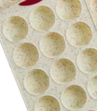 Home Hardware 12 cup or 24 cup muffin pan offer
