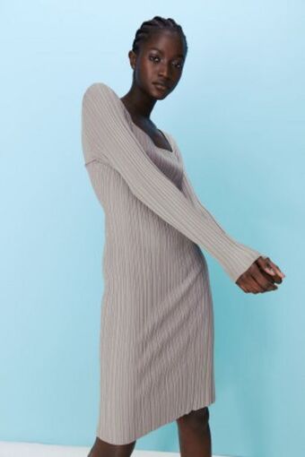 H&M Rib-knit dress offer