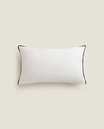 Throw pillow cover with contrast edge