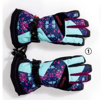 Sport Chek Kombi kids' original gloves offer
