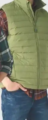 Mark's Wind river men's t-max® insulated puffer vests offer