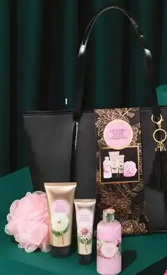 Shoppers Drug Mart Casa belle luxury tote bag luxury tote, body wash, body lotion, hand cream and loofah offer