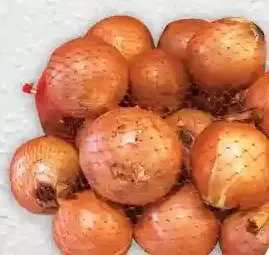 Marché Adonis Yellow onions offer